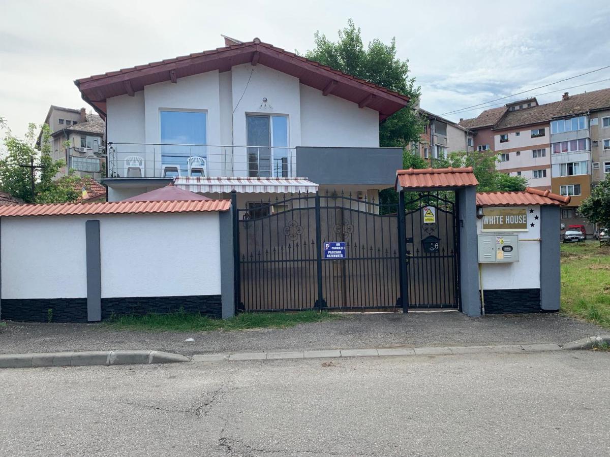 White House Guest House Hunedoara Exterior photo